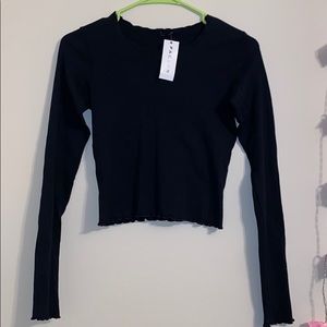 Black long sleeve crop top